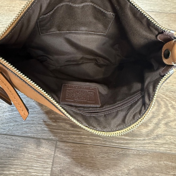 Vintage Coach Soho Tan Leather Hobo Shoulder Bag Zip Closure Pockets Designer - Picture 12 of 16